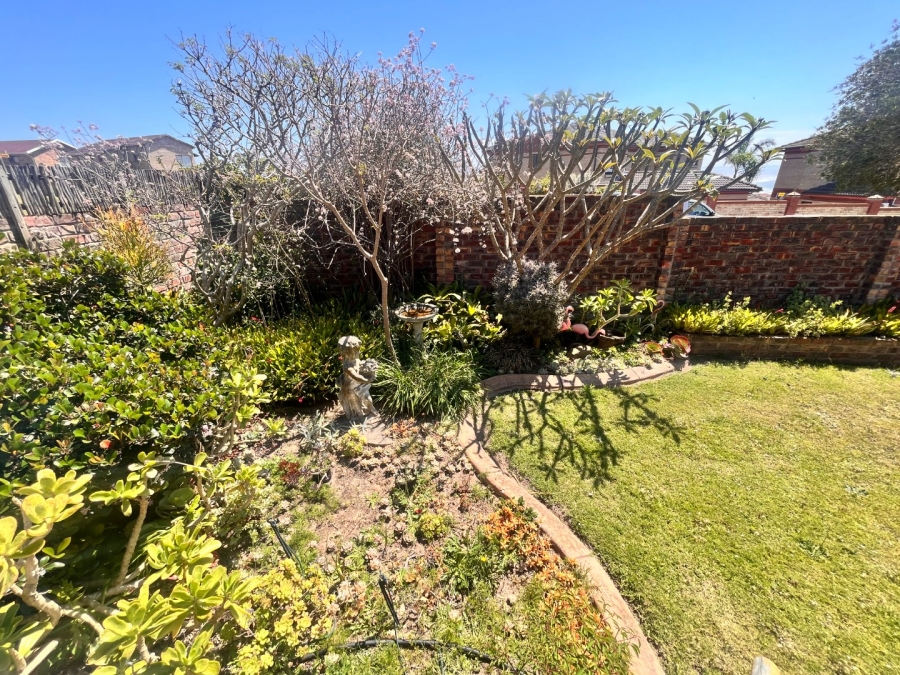 3 Bedroom Property for Sale in Wavecrest Eastern Cape